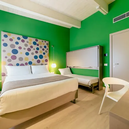 Diamante Mhotel Колленьо