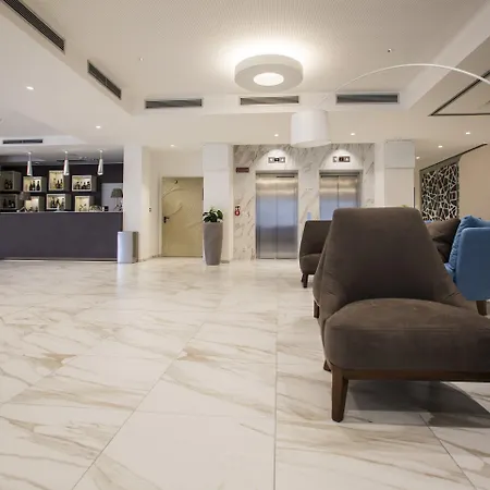 Diamante Mhotel Колленьо